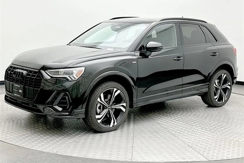 2024 Audi Q3 S line Premium Plus photo 1