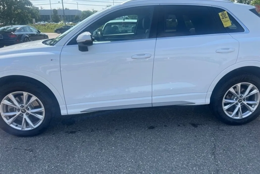 2023 Audi Q3 S line Premium photo 1