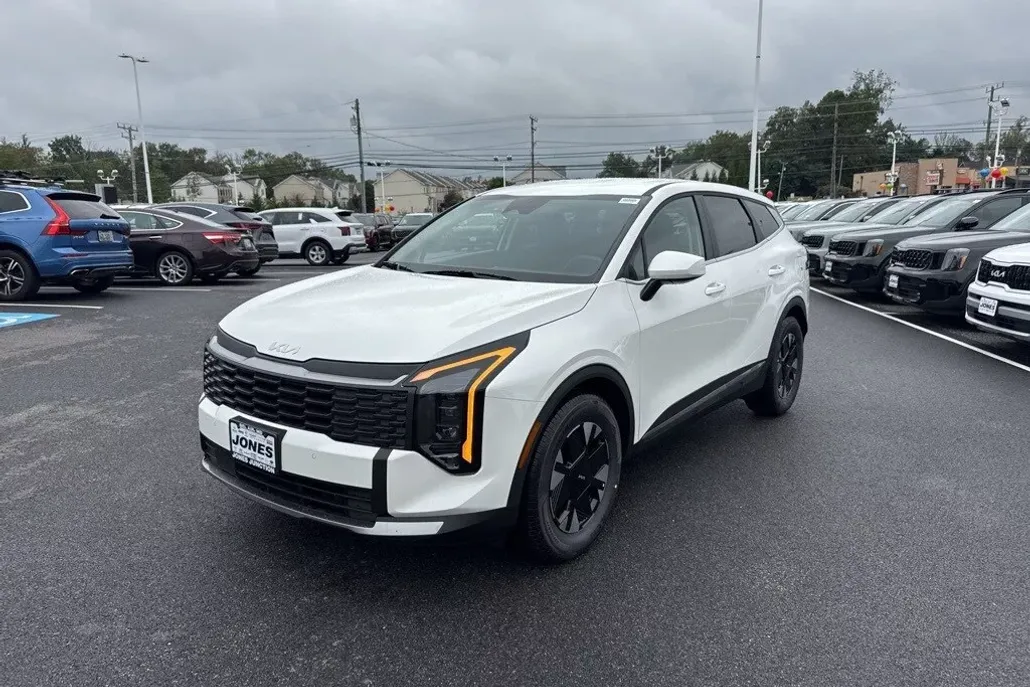 2026 Kia Sportage Hybrid LX photo 1