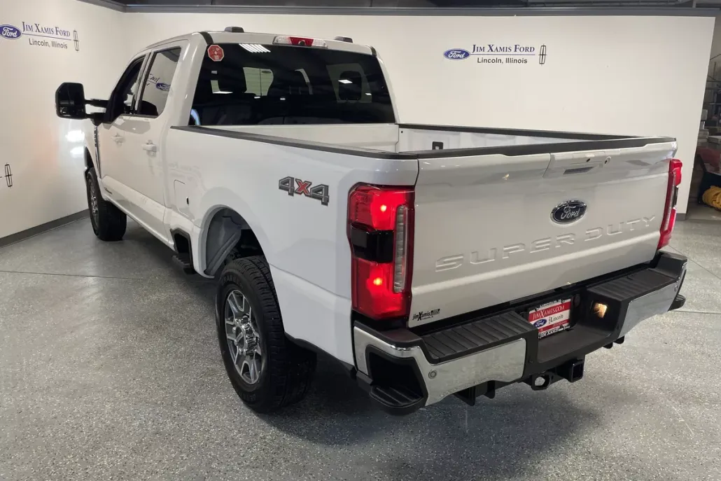 2026 Ford F-250 Lariat photo 1