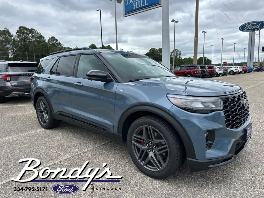 2025 Ford Explorer ST-Line photo 1