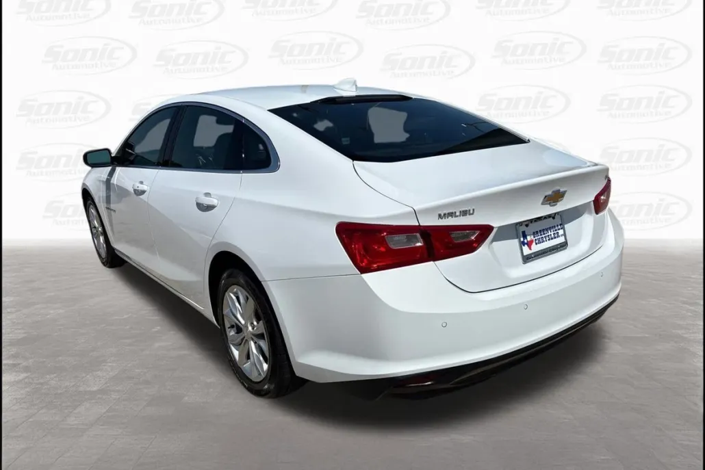 2024 Chevrolet Malibu 1LT photo 1