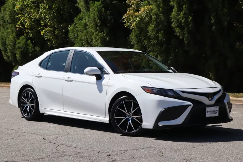 2021 Toyota Camry SE photo 1