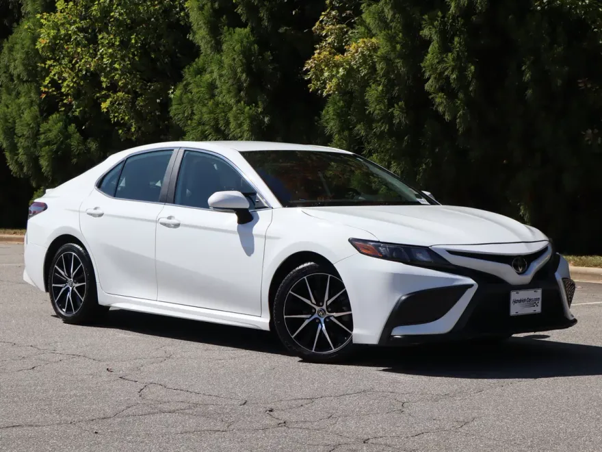 2021 Toyota Camry SE photo 1