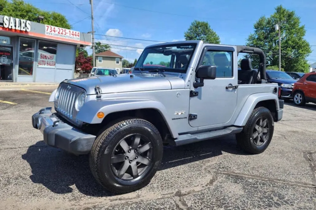 2016 Jeep Wrangler Sahara photo 1