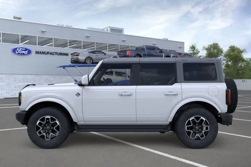 2025 Ford Bronco Outer Banks photo 1
