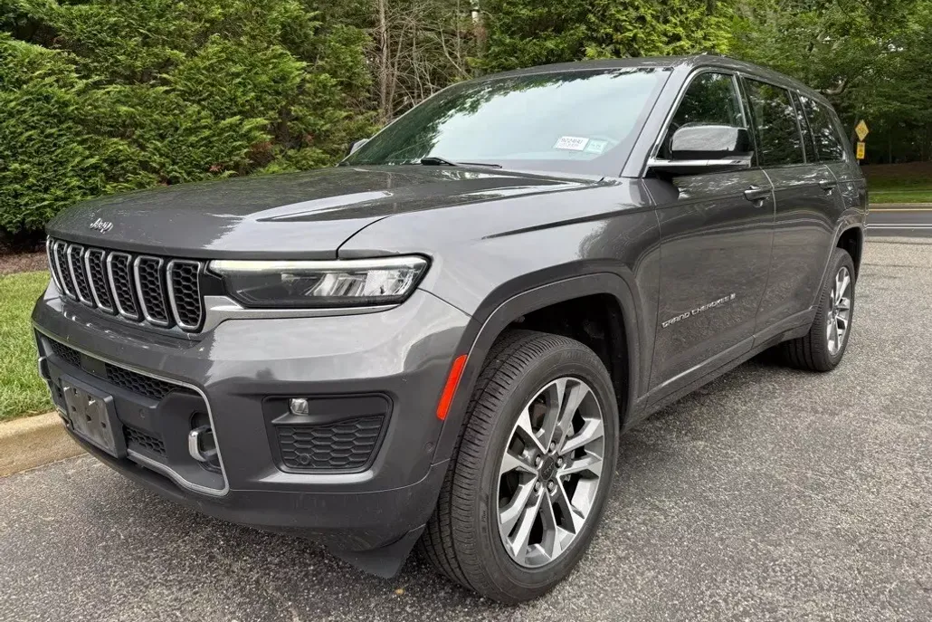 2022 Jeep Grand Cherokee Overland photo 1