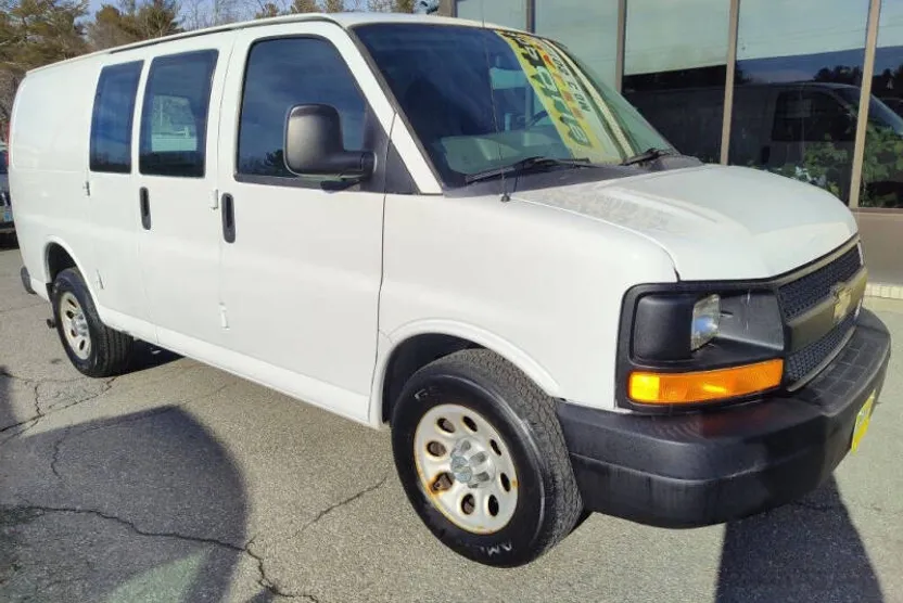 2011 Chevrolet Express 1500 Cargo Van photo 1