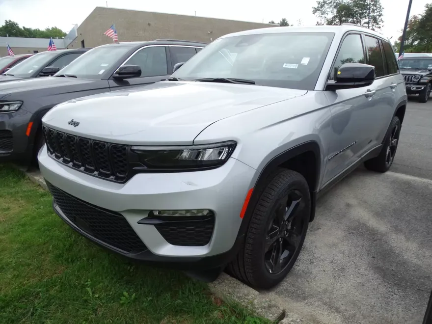 2025 Jeep Grand Cherokee Limited photo 1