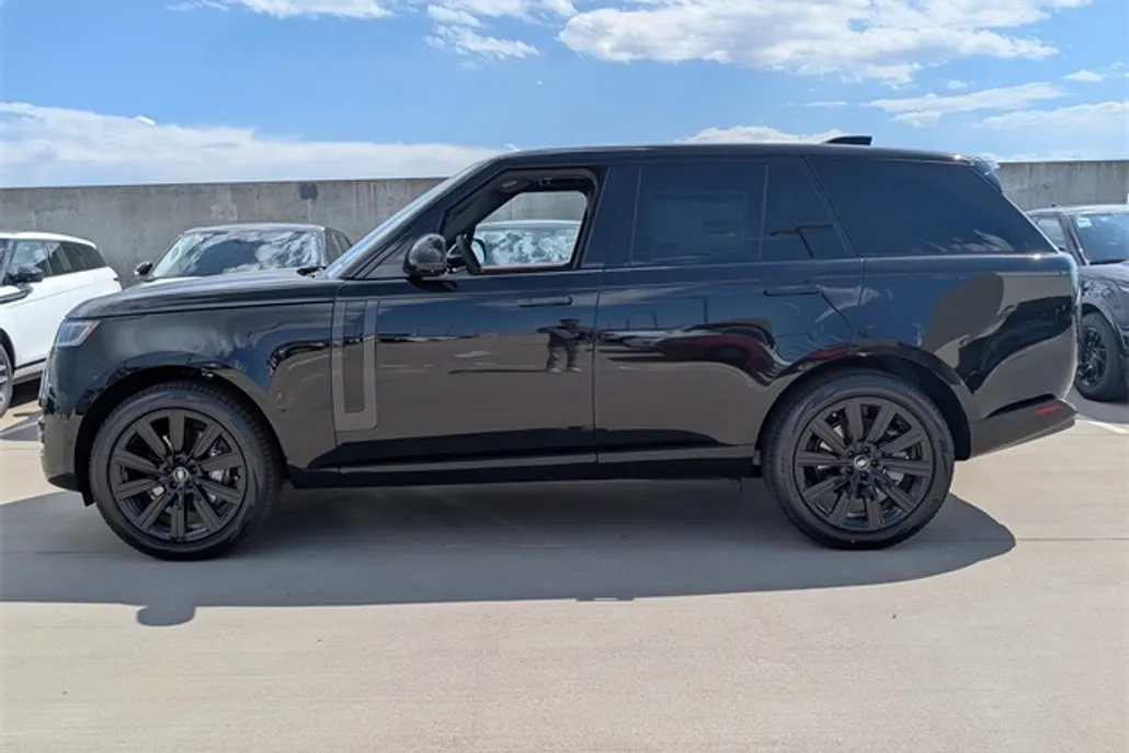 2025 Land Rover Range Rover SE photo 1