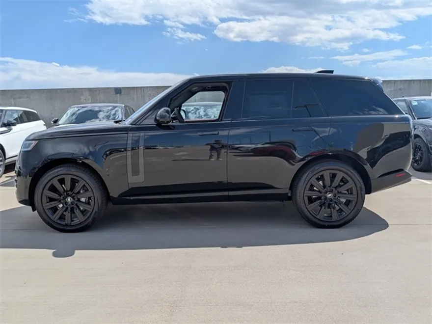 2025 Land Rover Range Rover SE photo 1