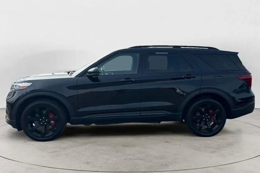 2022 Ford Explorer ST photo 1