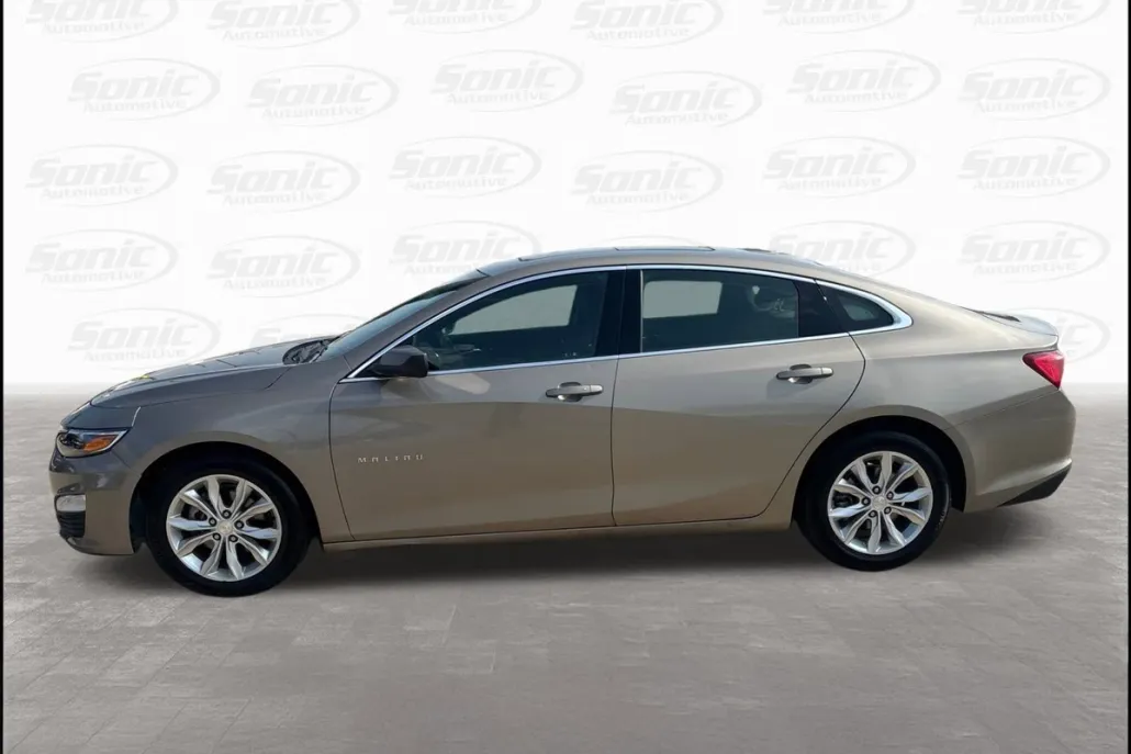 2023 Chevrolet Malibu 1LT photo 1