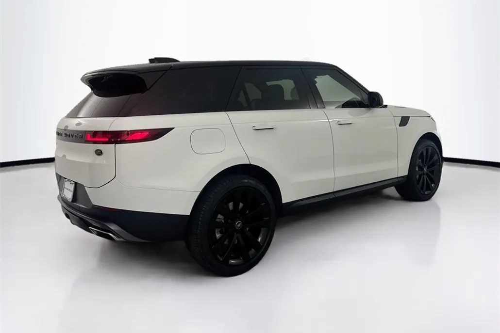 2023 Land Rover Range Rover Sport SE photo 1