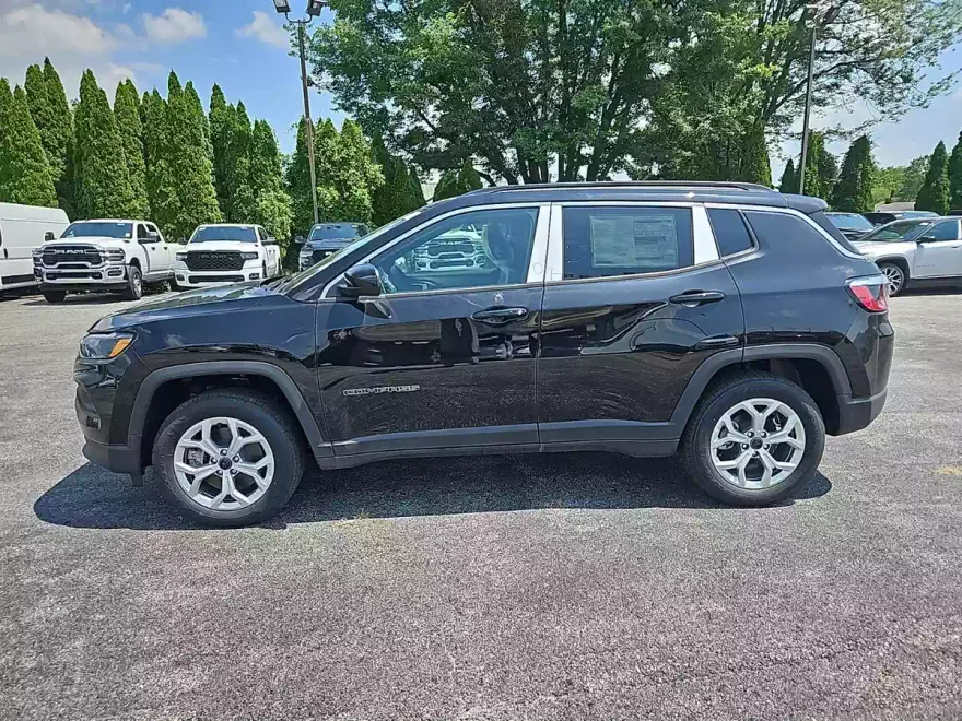 2025 Jeep Compass Latitude photo 1