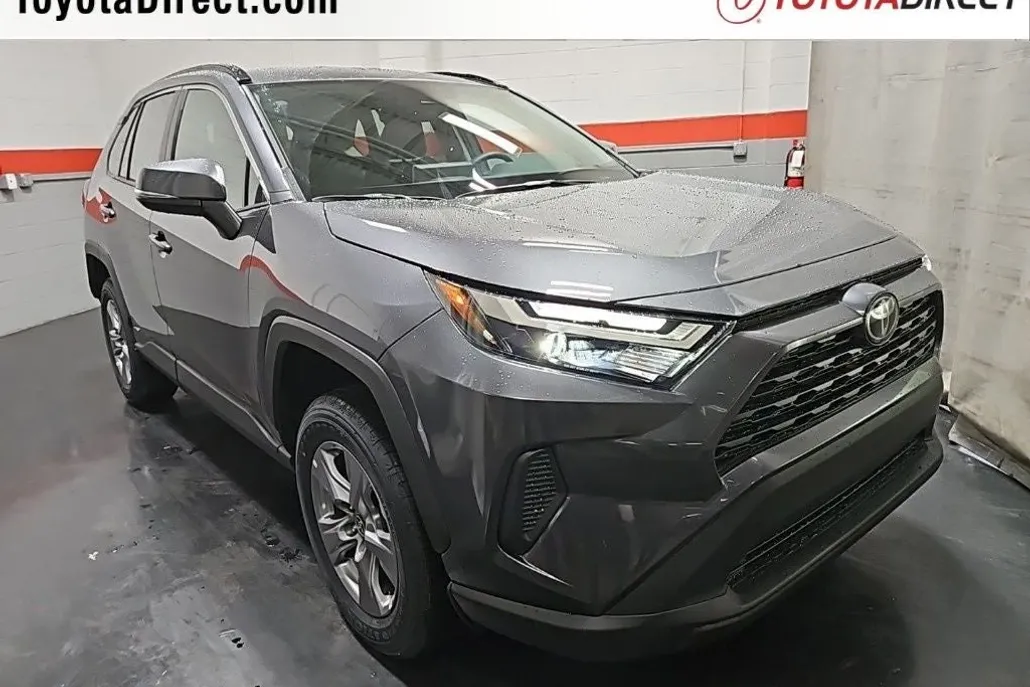 2025 Toyota RAV4 Hybrid XLE photo 1