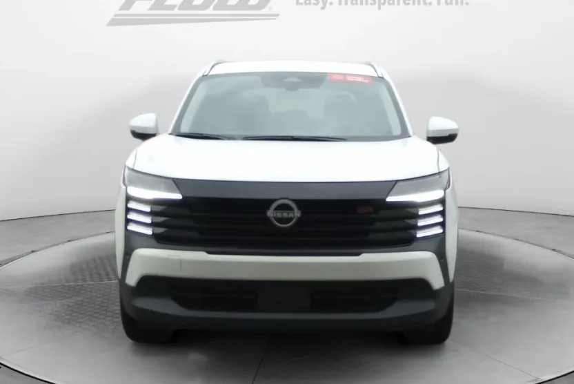 2025 Nissan Kicks SR photo 1