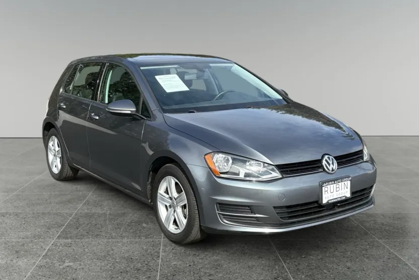 2017 Volkswagen Golf TSI Wolfsburg Edition photo 1