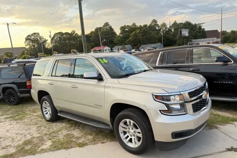 2016 Chevrolet Tahoe LT photo 1