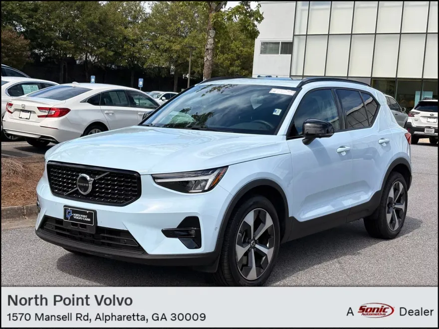 2025 Volvo XC40 AWD Plus photo 1