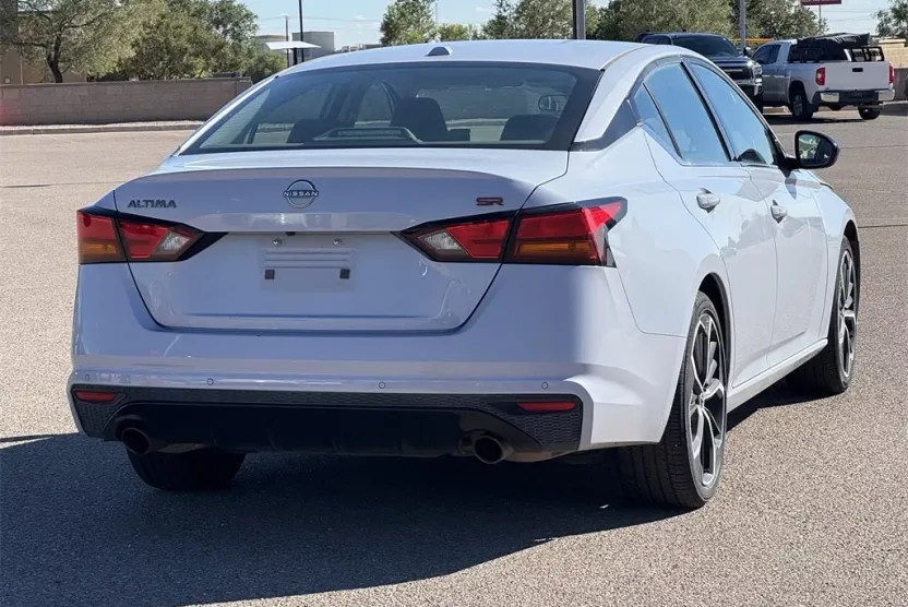 2023 Nissan Altima 2.5 SR photo 1