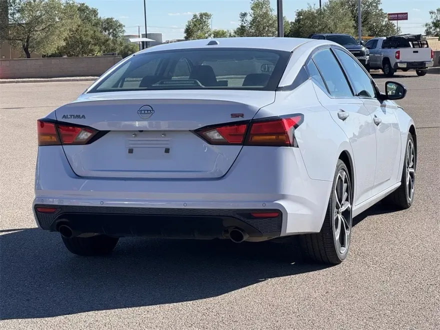 2023 Nissan Altima 2.5 SR photo 1