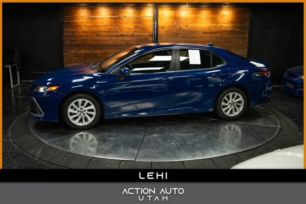 2023 Toyota Camry LE photo 1