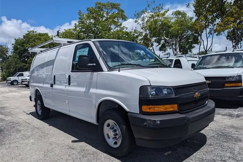 2025 Chevrolet Express Cargo 2500 photo 1