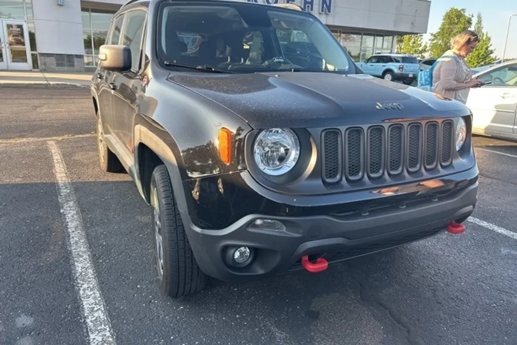 2016 Jeep Renegade Trailhawk photo 1