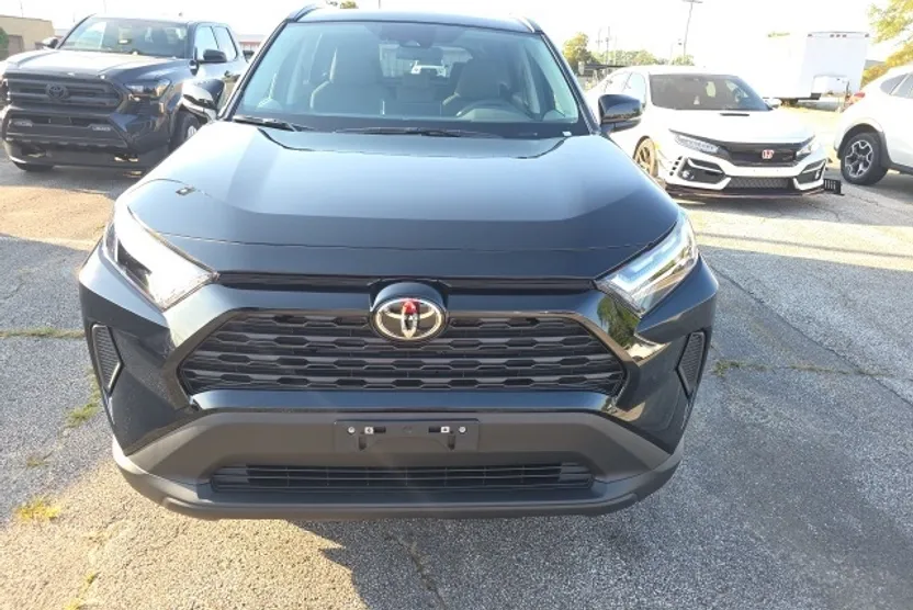 2025 Toyota RAV4 Hybrid XLE photo 1