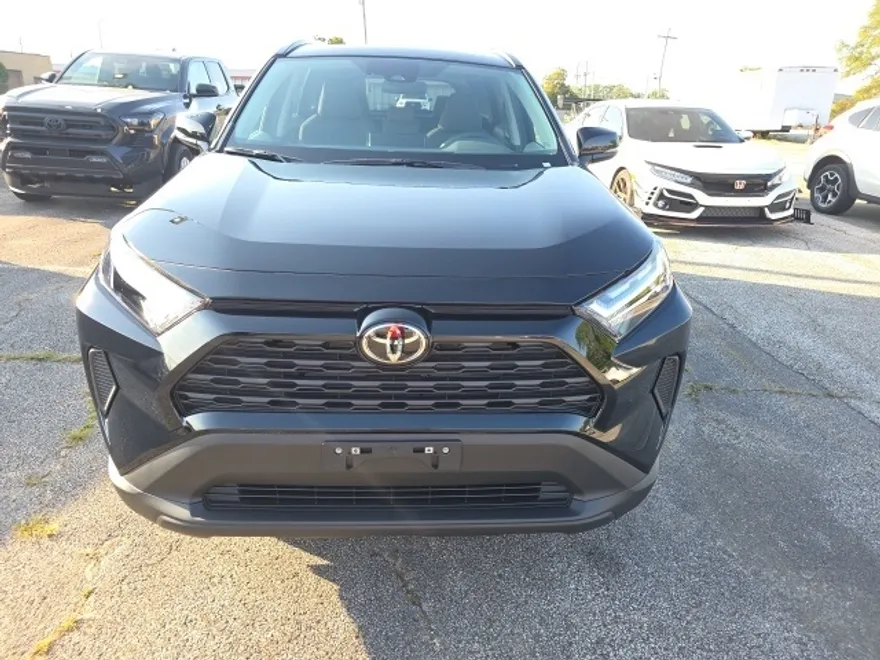 2025 Toyota RAV4 Hybrid XLE photo 1