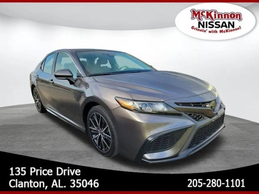 2022 Toyota Camry SE photo 1