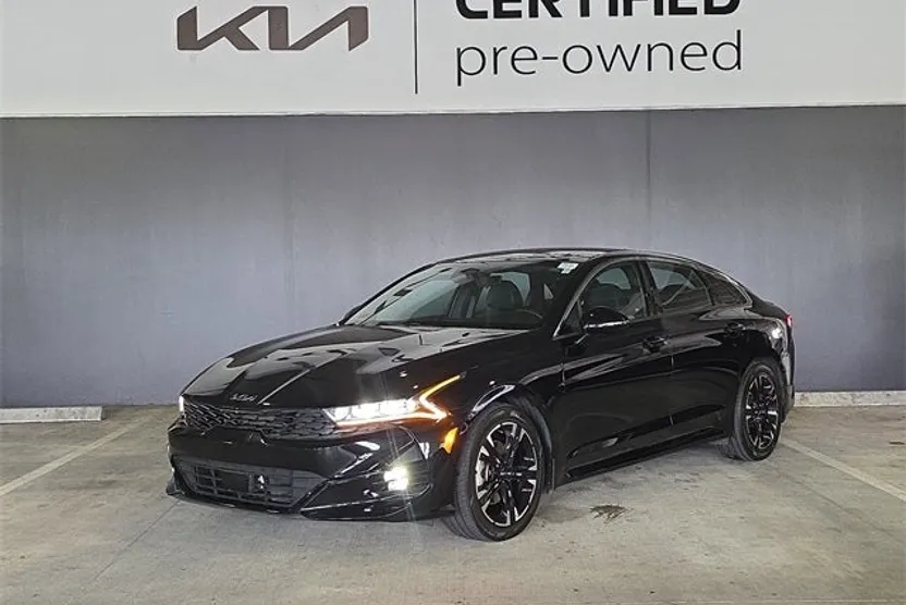 2022 Kia K5 GT-Line photo 1