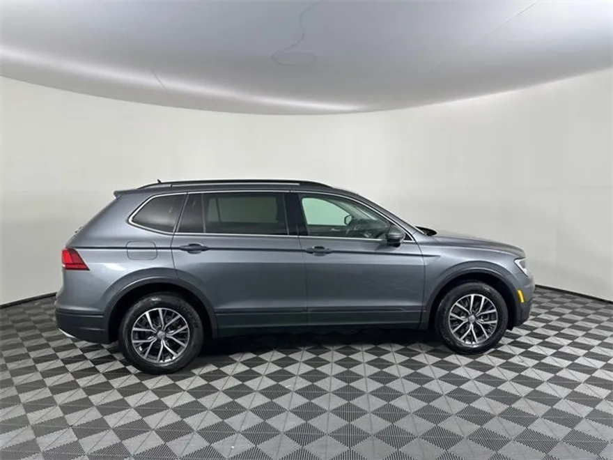 2019 Volkswagen Tiguan SE photo 1