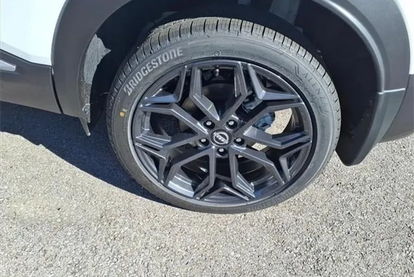 2026 Nissan Kicks SR photo 1