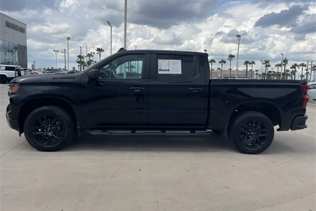 2025 Chevrolet Silverado 1500 Custom photo 1