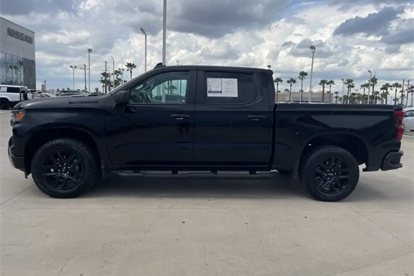 2025 Chevrolet Silverado 1500 Custom photo 1
