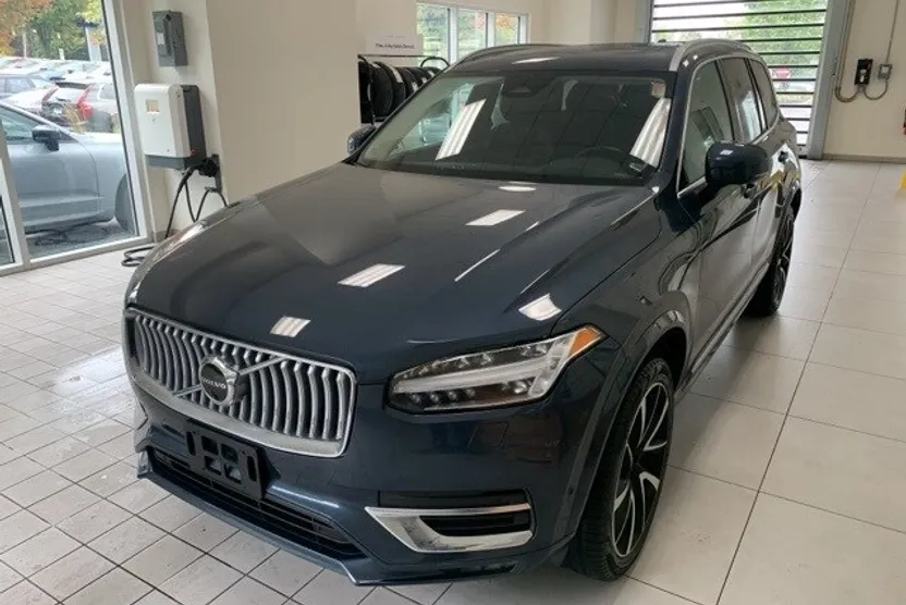 2023 Volvo XC90 Plus photo 1