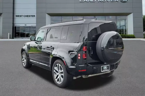 2024 Land Rover Defender 110 X-Dynamic SE photo 3