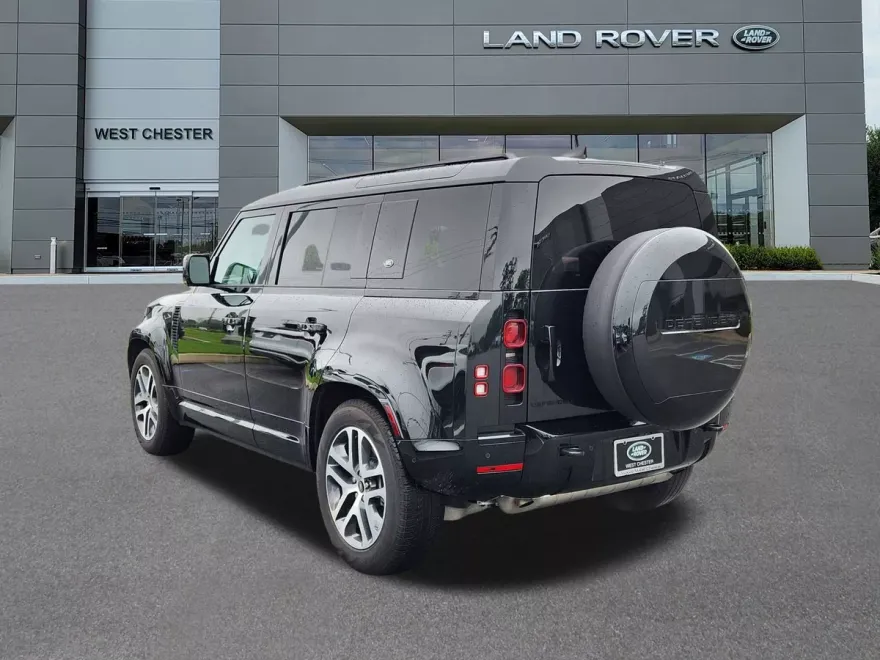 2024 Land Rover Defender 110 X-Dynamic SE photo 3