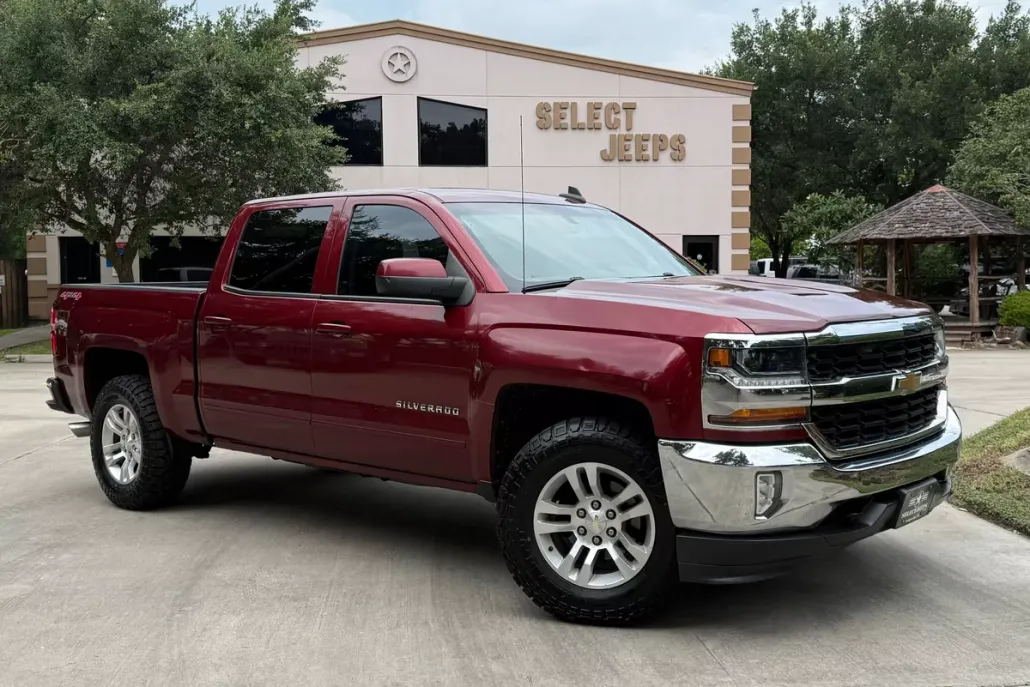 2017 Chevrolet Silverado 1500 LT photo 1