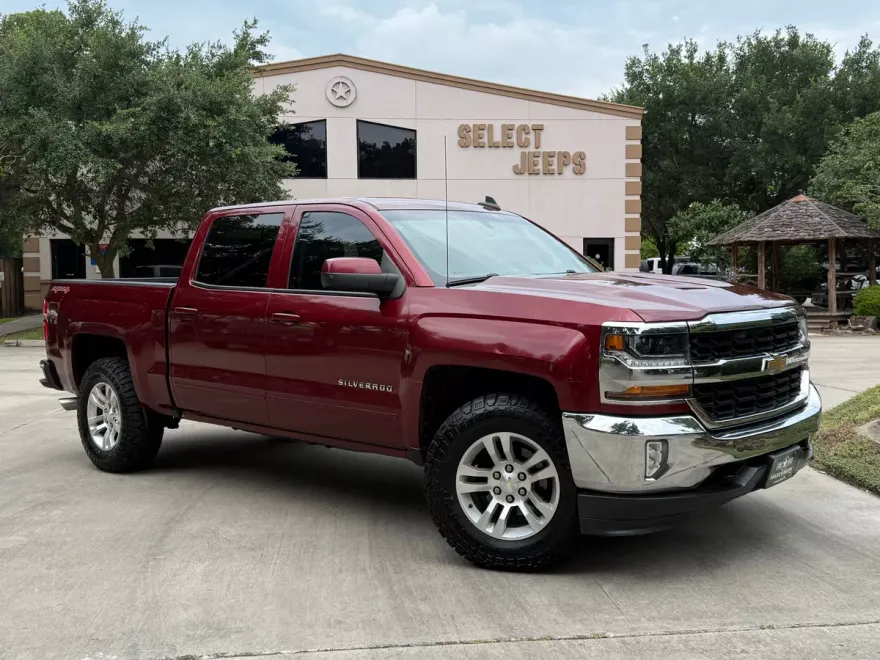 2017 Chevrolet Silverado 1500 LT photo 1
