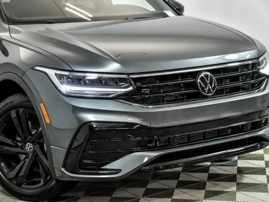 2024 Volkswagen Tiguan SE R-Line Black photo 1