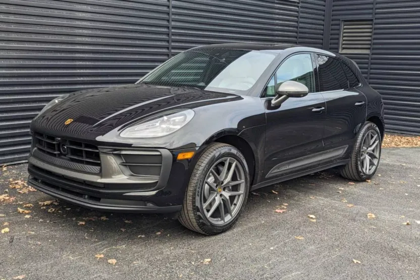 2025 Porsche Macan T photo 1