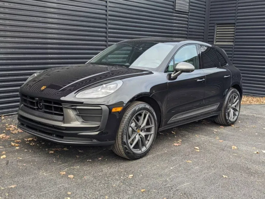 2025 Porsche Macan T photo 1