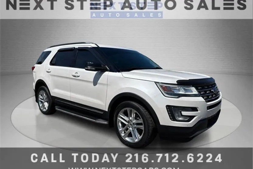2017 Ford Explorer XLT photo 1