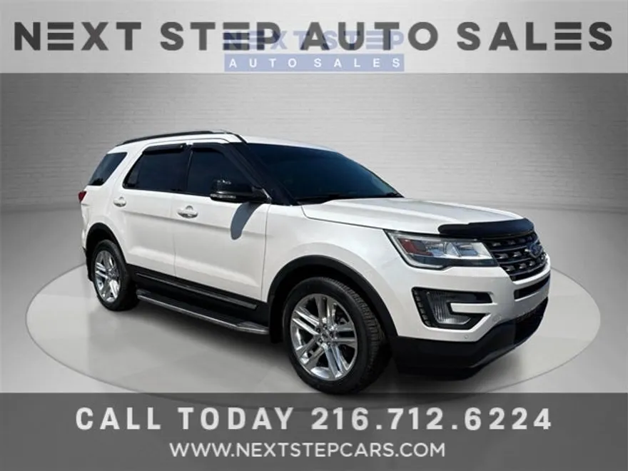 2017 Ford Explorer XLT photo 1