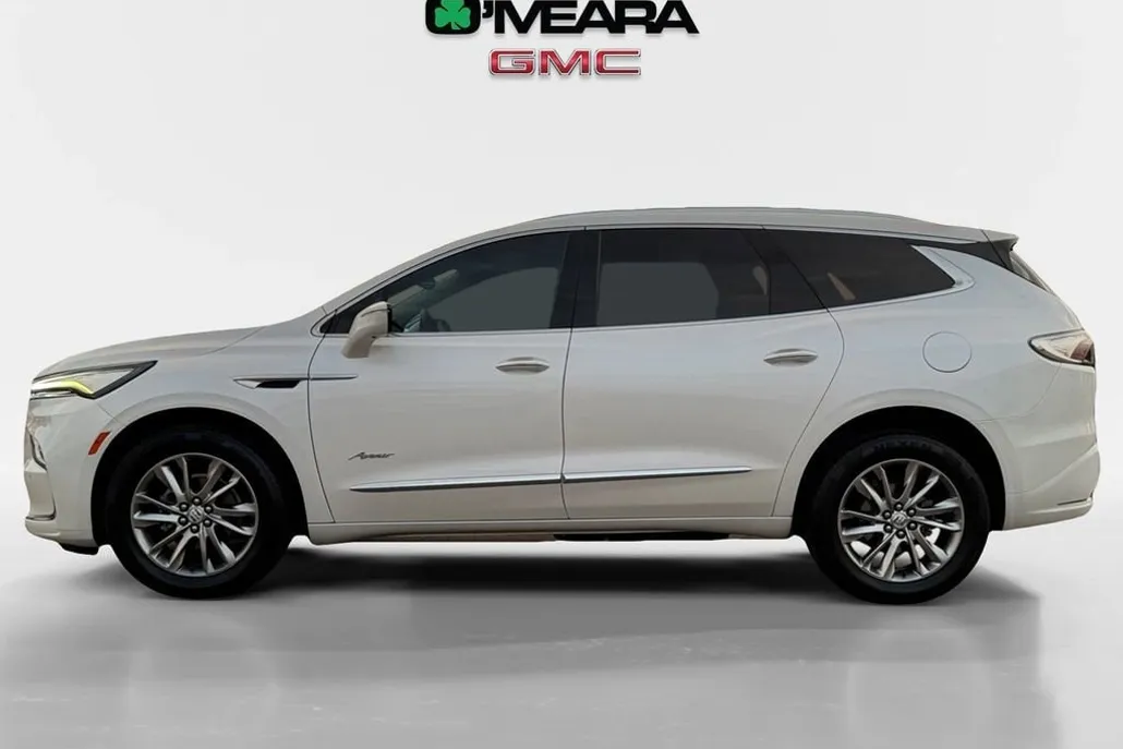 2023 Buick Enclave Avenir photo 1