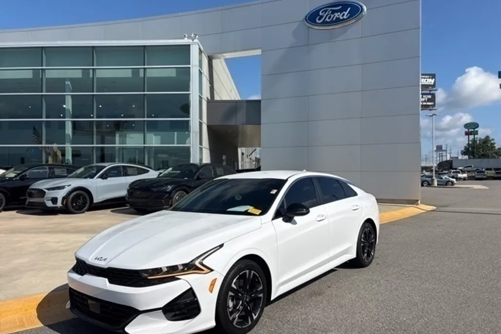 2024 Kia K5 GT-Line photo 1