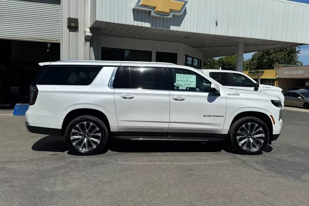 2025 Chevrolet Suburban High Country photo 1